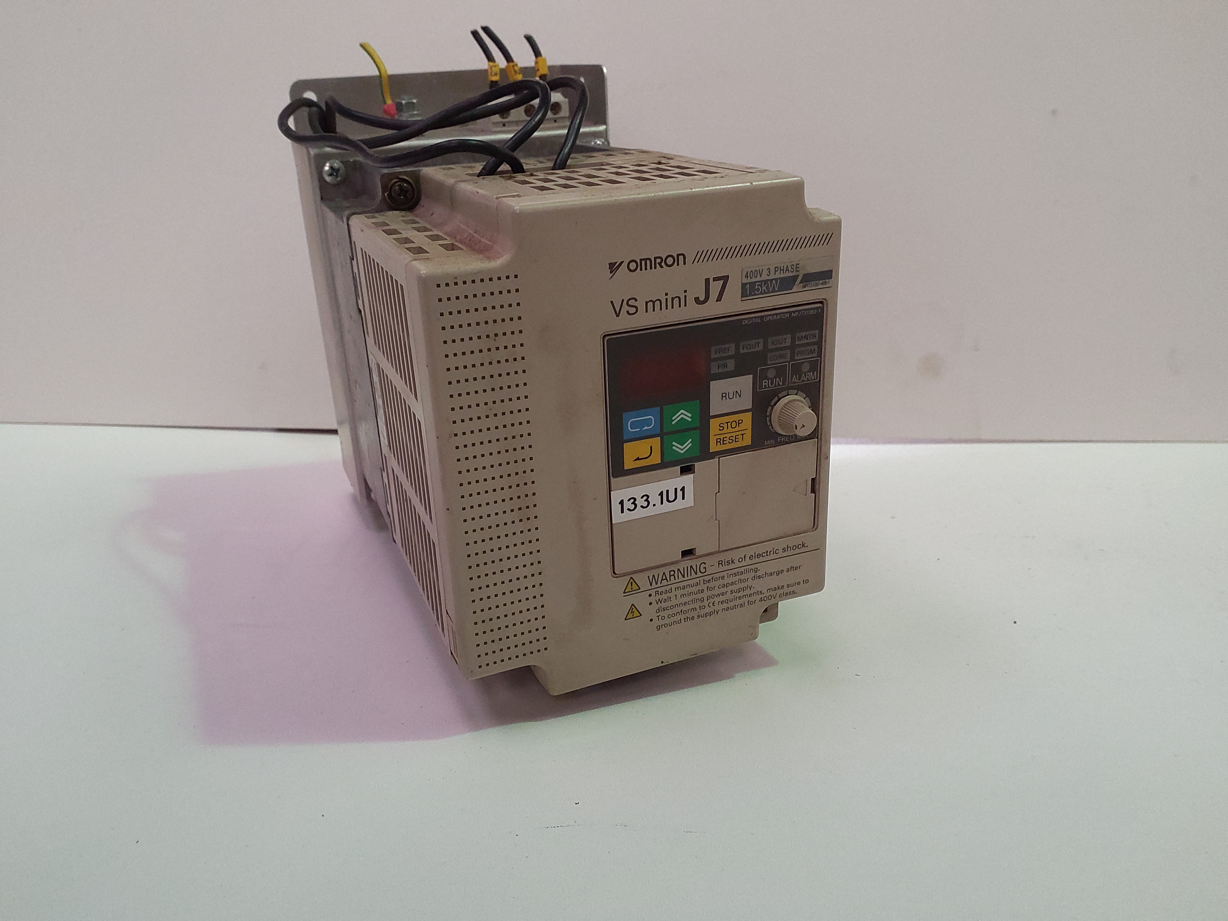 Frequenzumrichter OMRON VS mini J7 CIMR-J7AZ41P5  3,7 KVA, 1,5 KW